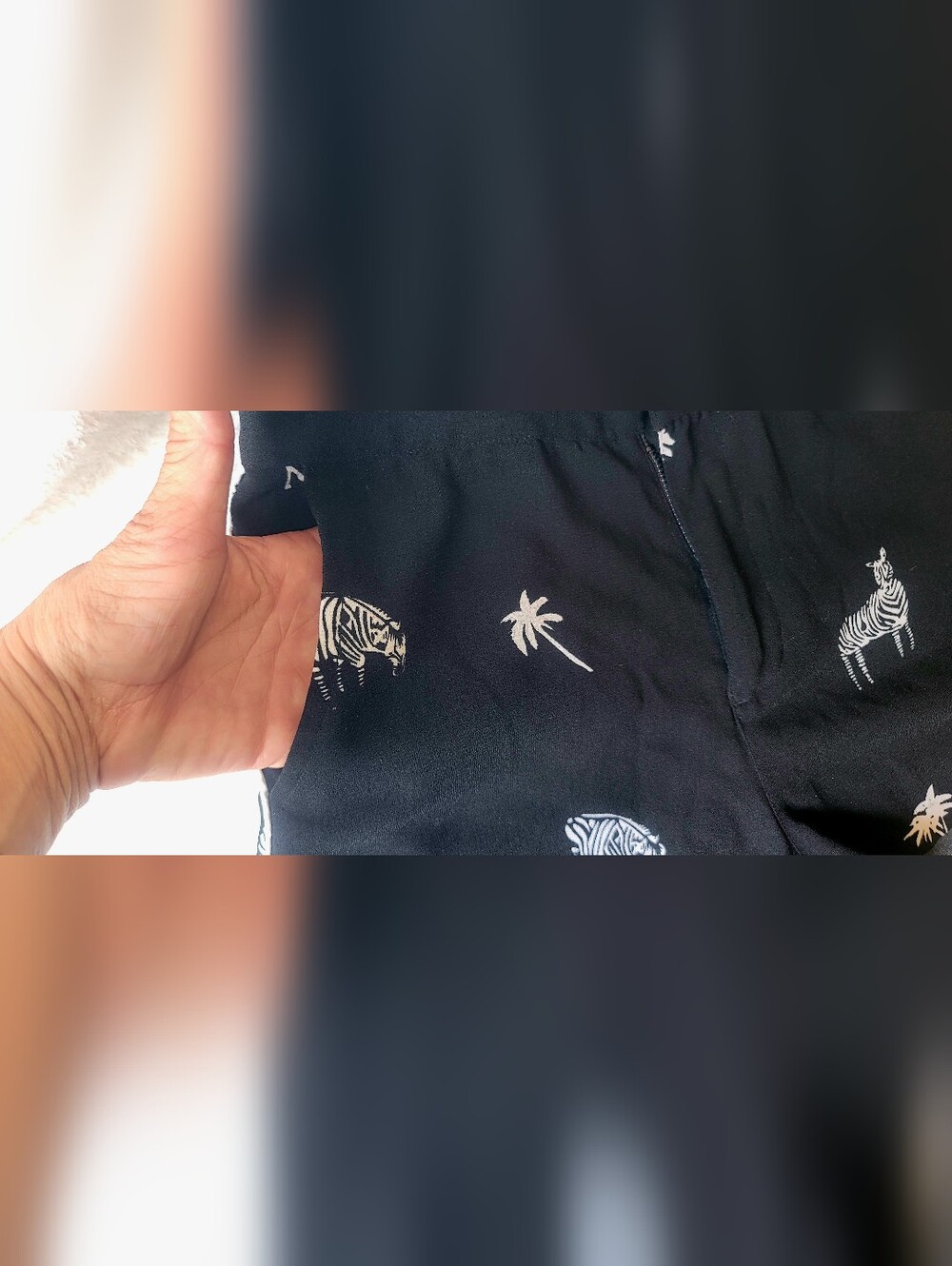 Volcom What You Need Shorts Womens Size XS Black Zebra Print Palm Trees - Picture 4 of 9